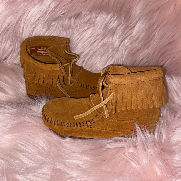 Minnetonka Moccasin Brand New Booties Kid Size 9 - Picture 1 of 2